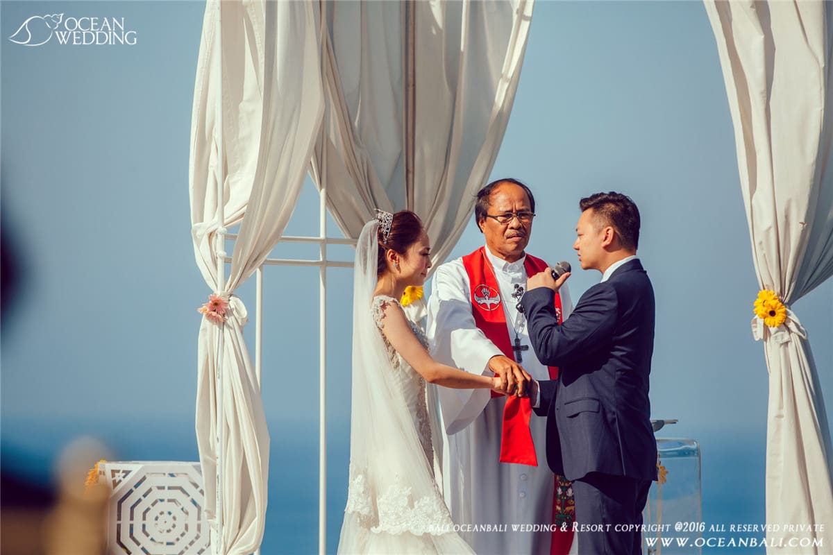 巴里島天空之鏡水上婚禮 圖庫