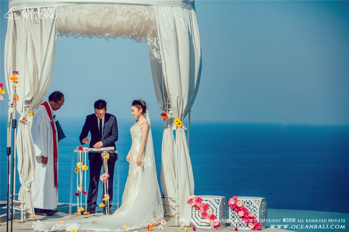 巴里島天空之鏡水上婚禮 圖庫