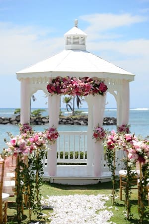 夏威夷浪漫呆亭草坪婚禮 圖庫