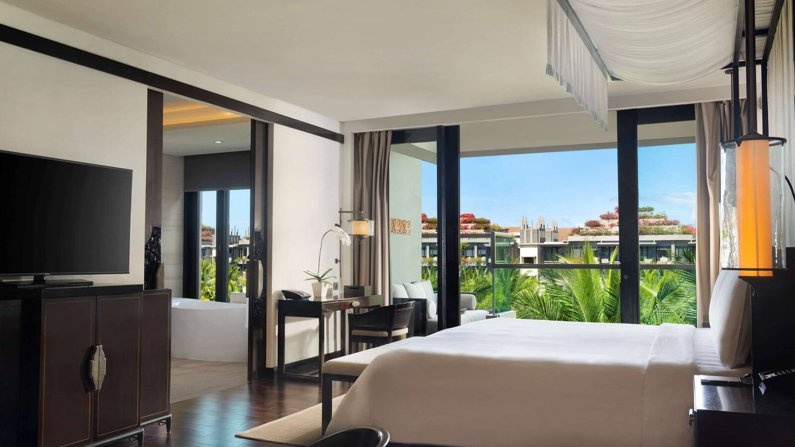 Grand Deluxe Ocean Court Room