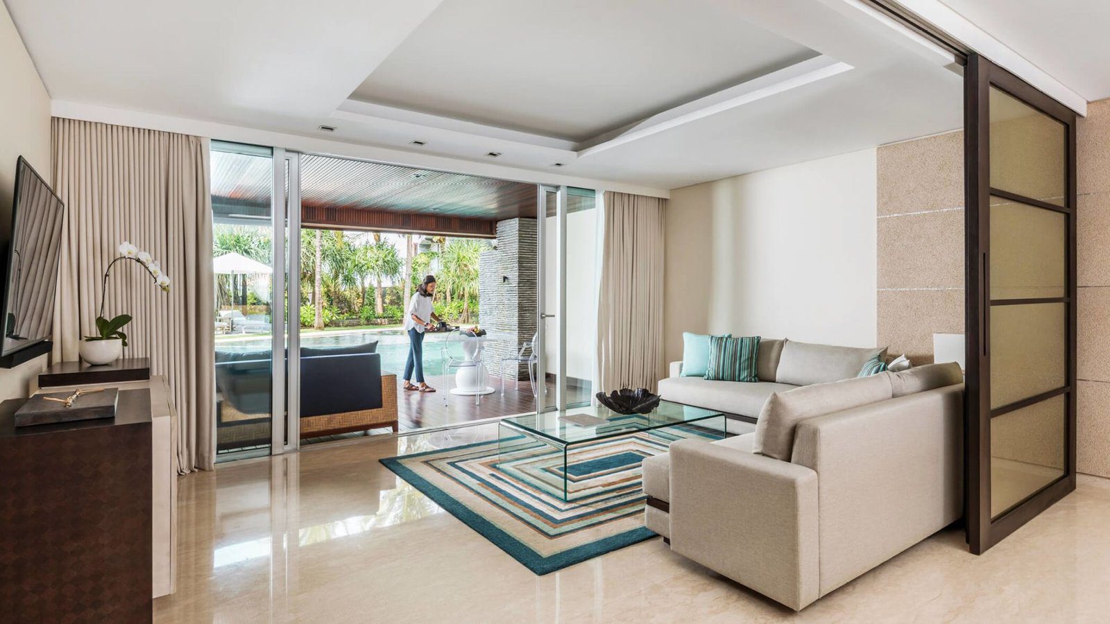 Lagoon Pool Residence