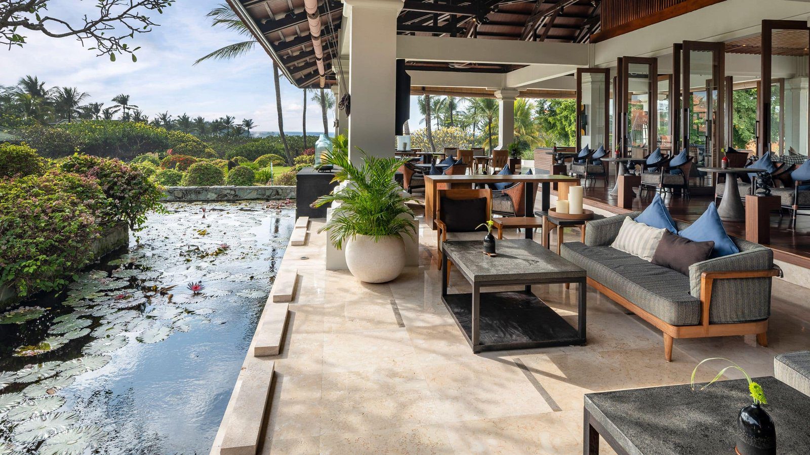 Veranda Lounge & Bar