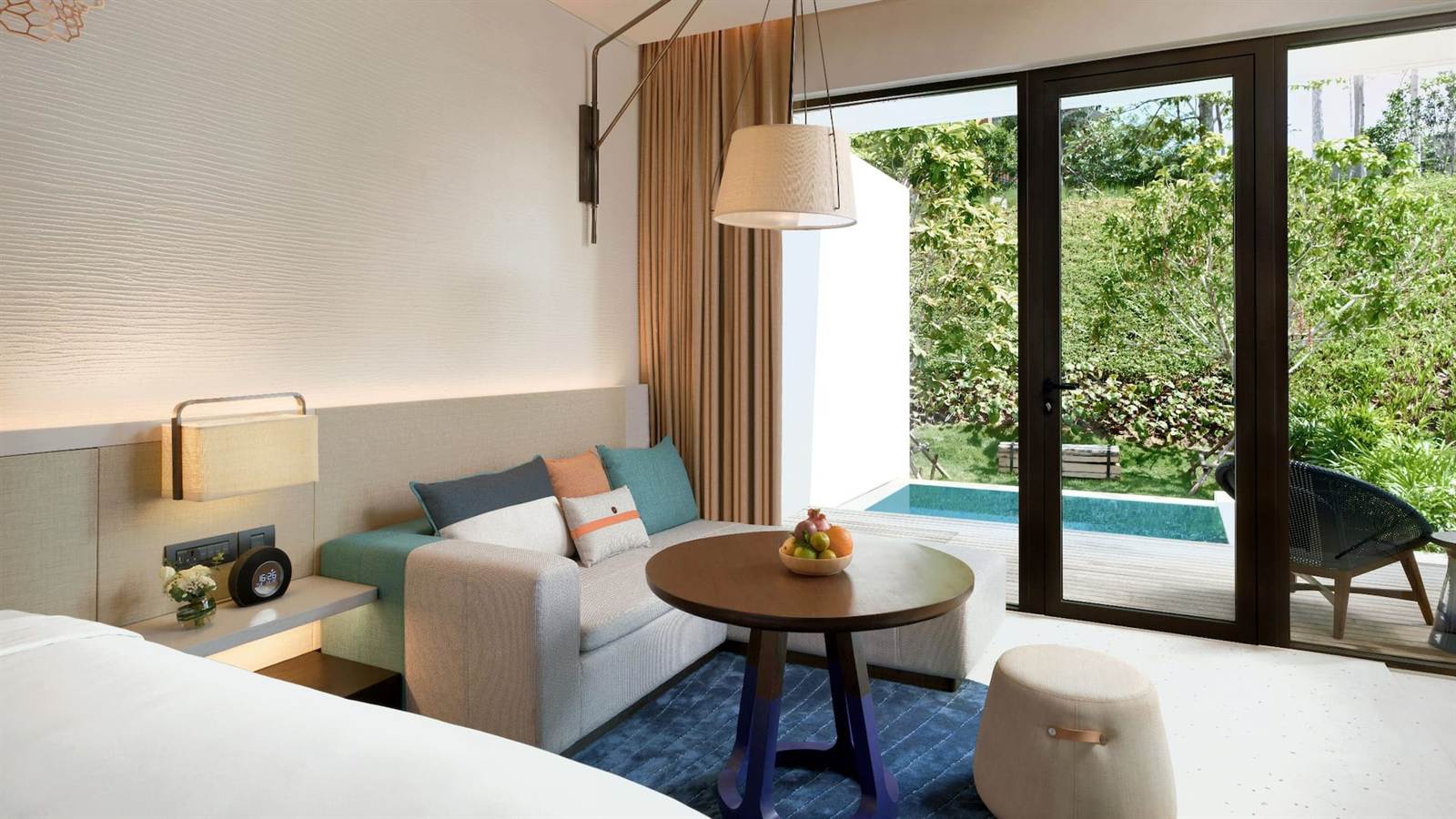 1 King Bed with Plunge Pool