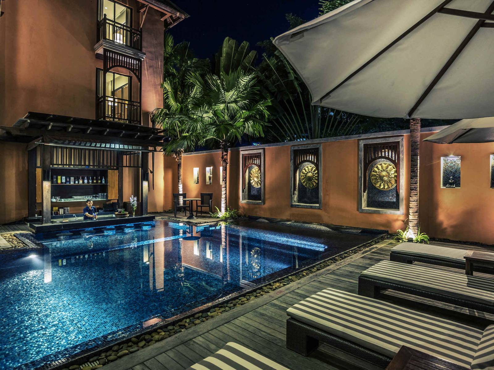 Pool Bar