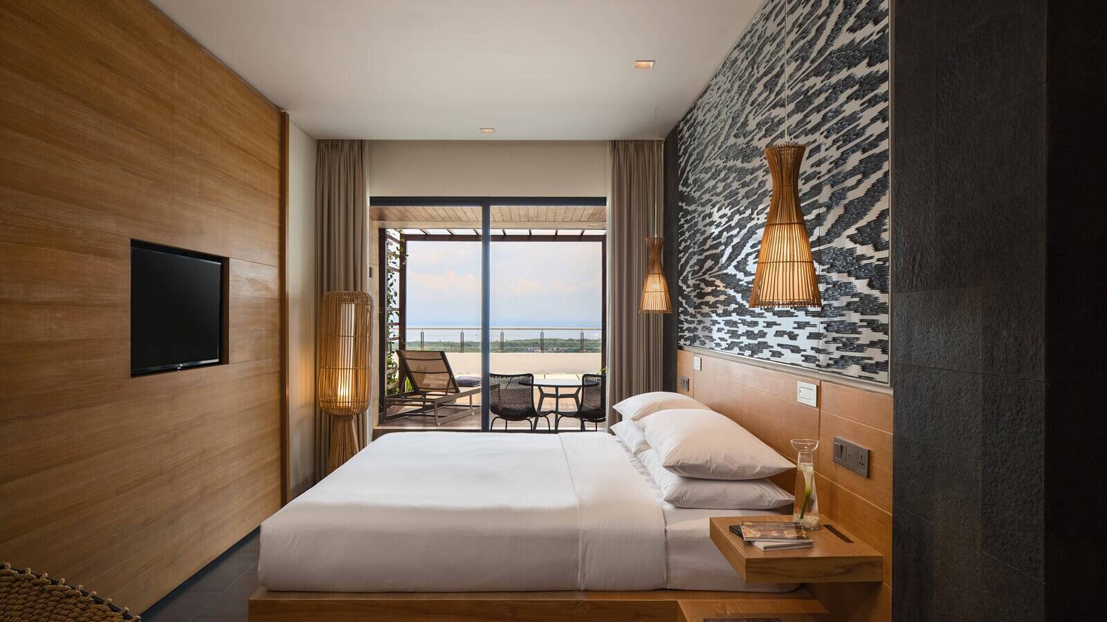 Deluxe King Ocean Terrace