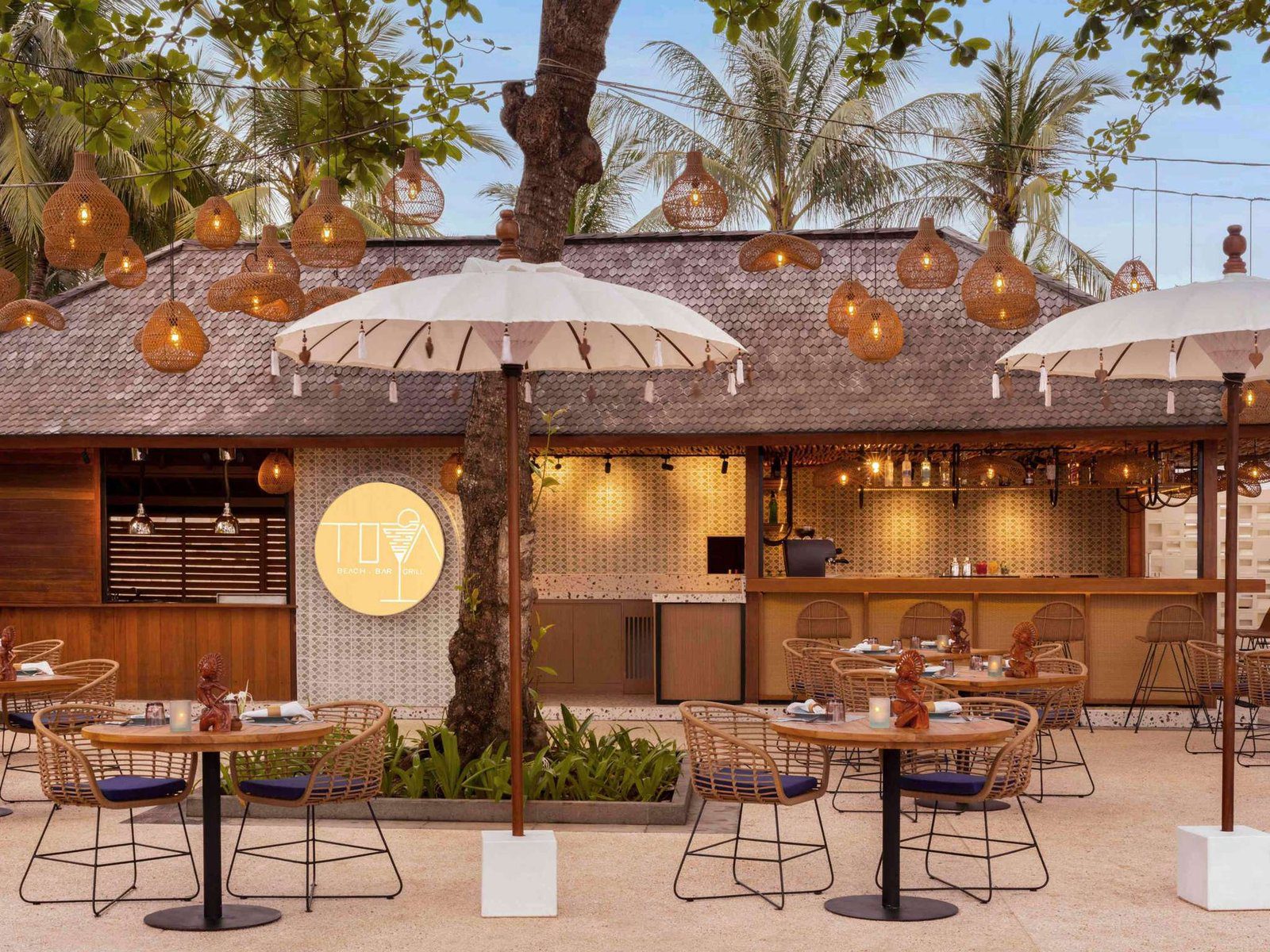 Toya Beach Bar & Grill